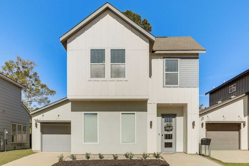 Modern 3BR Retreat - Near Bluebonnet & Hospitals