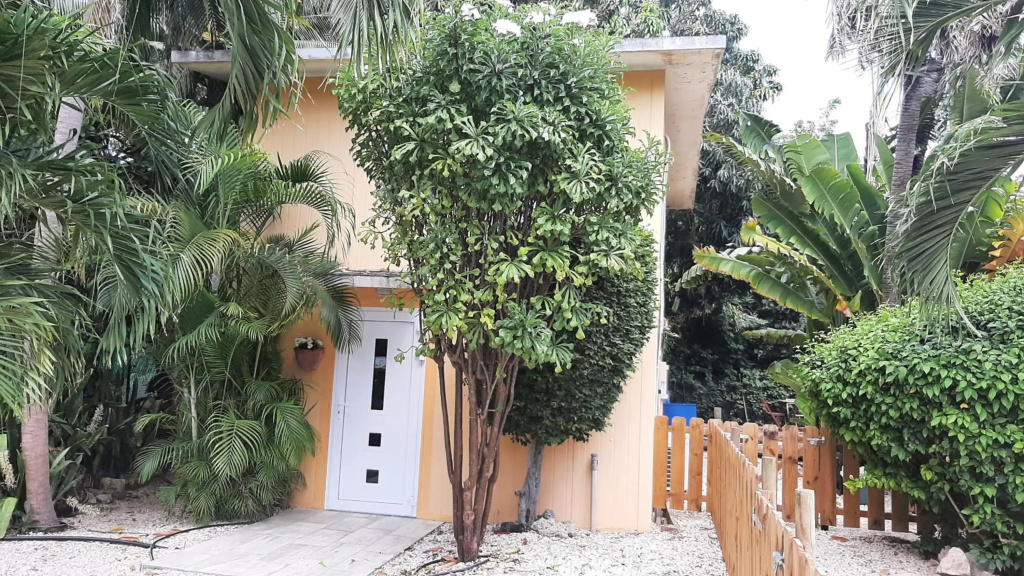Appartement met zwembad en prachtige tuin