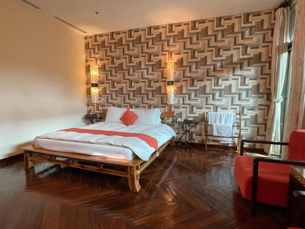 Howard Villa — 5