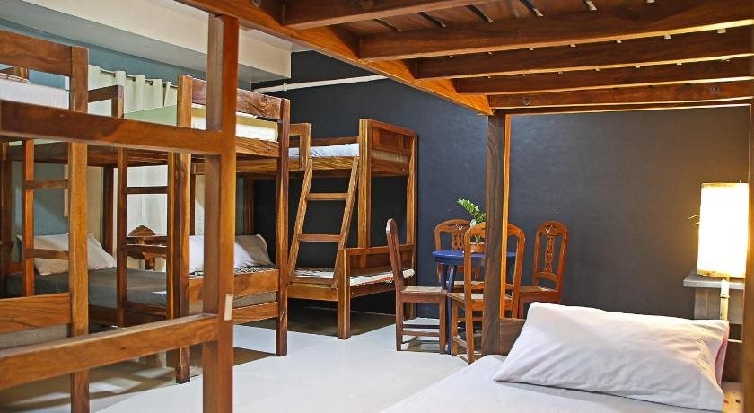 RedDoorz Hostel @ Deomar Hometel and Farm Cafe Vigan Ilocos