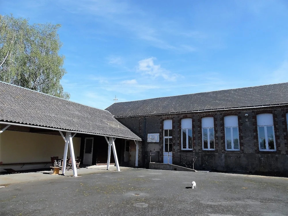 Voir la photo 1 — L'École Buissonnière