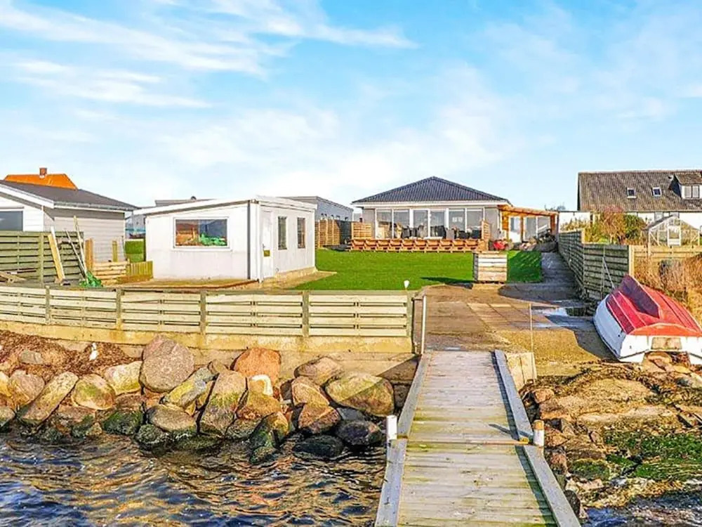 Modern Holiday Home in Falster With Whirlpool - фото 15