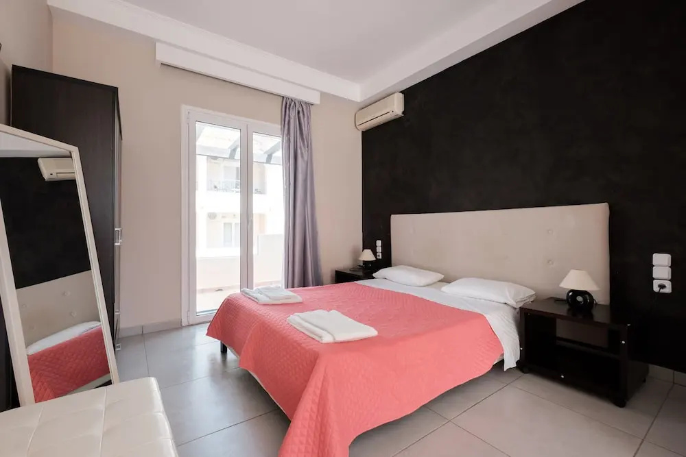Deluxe Double room with balcony full double bed