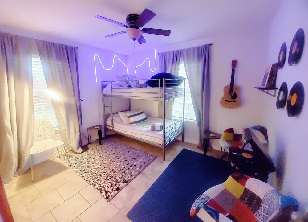 Коттедж в Austin Uncommon Room Rentals