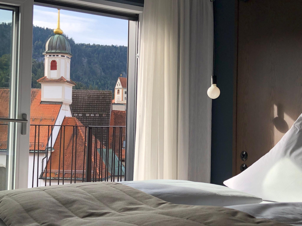 Large Double room (full double bed)