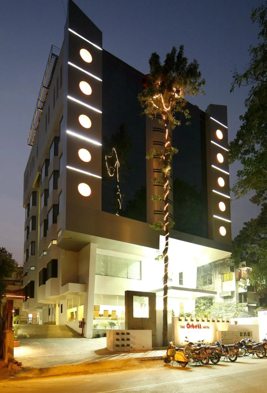 OYO Premium Deccan Apte Road