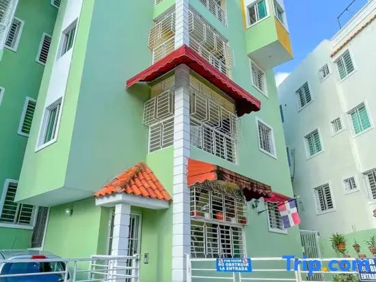 Spacious 3-Bedroom Apartment in Central Santo Domingo Este