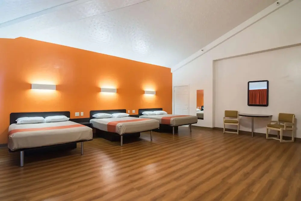 Standard Double Suite (full double bed)