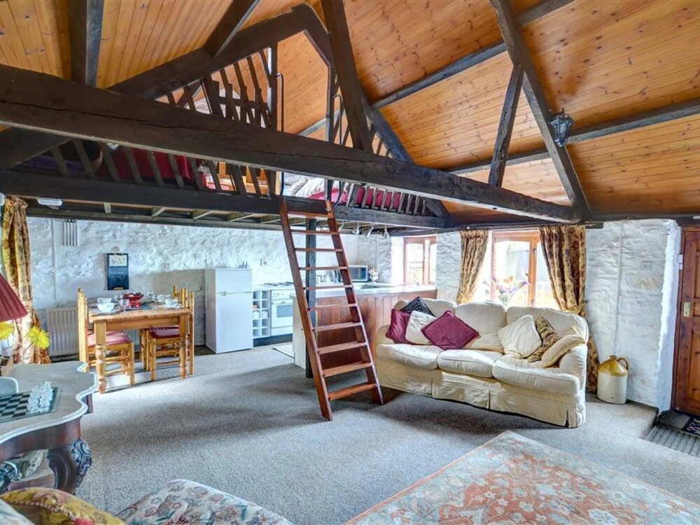 Chic Holiday Home in Talley With Garden
