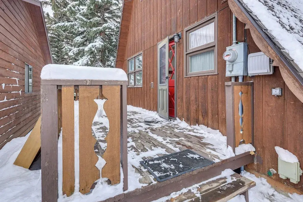 Red Lodge Cabin w/ Hot Tub ~ 1/2 Mi to Downtown!