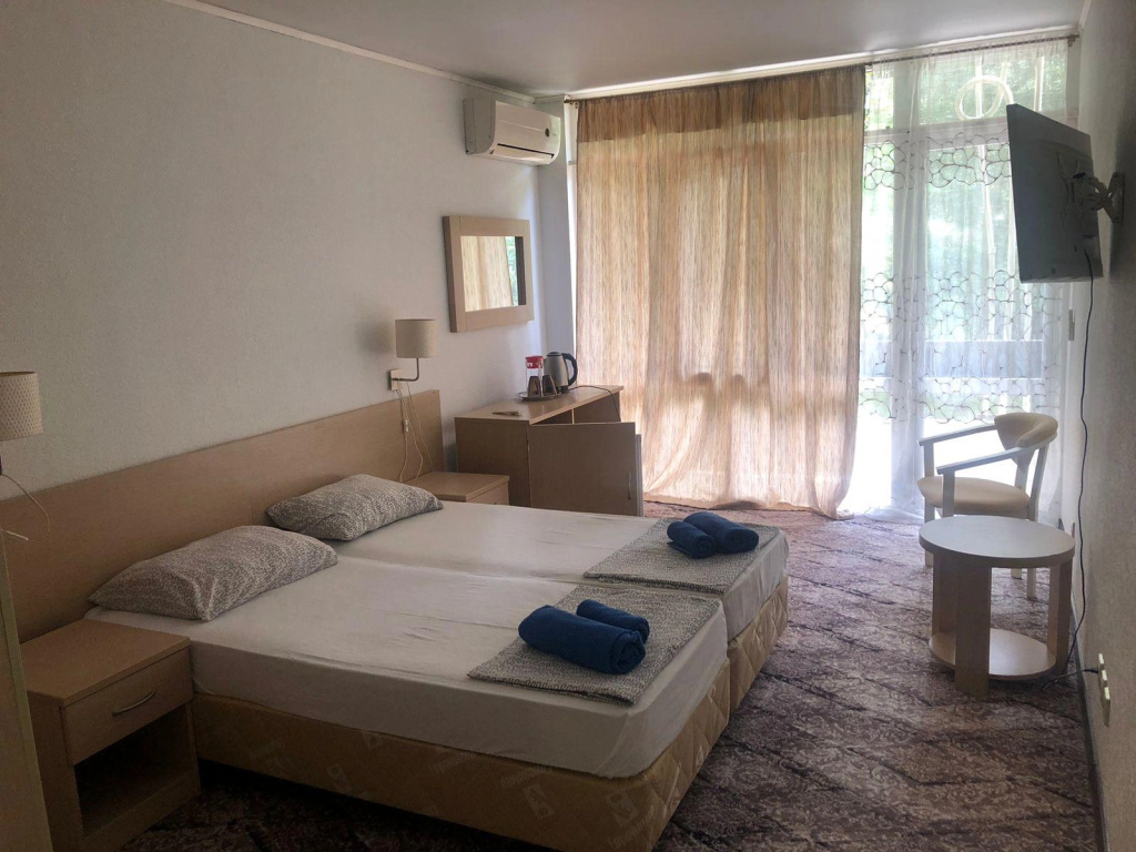 Standard Double room with balcony (full double bed)