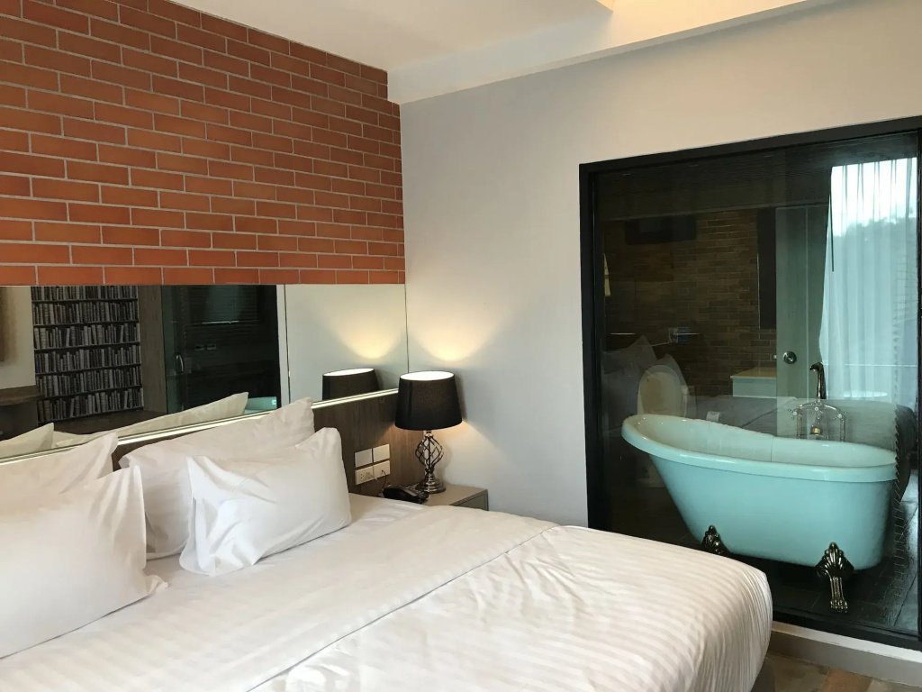 V20boutique Jacuzzi Hotel — фото