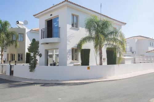 Imagine Your Family Renting a Luxury Holiday Villa Close To Paralimni’S Main Attractions, Paralimni Villa 1288