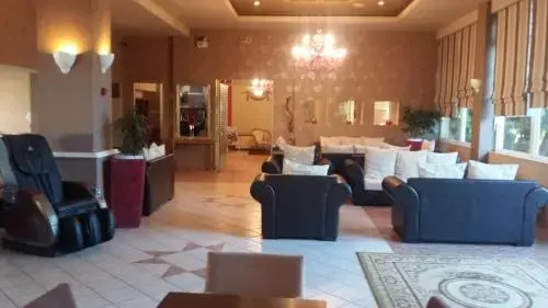 Lobby & Reception