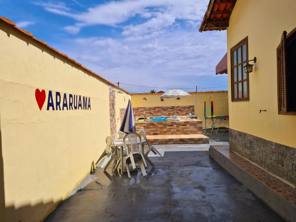 Casa em Condomínio com Piscina Privativa