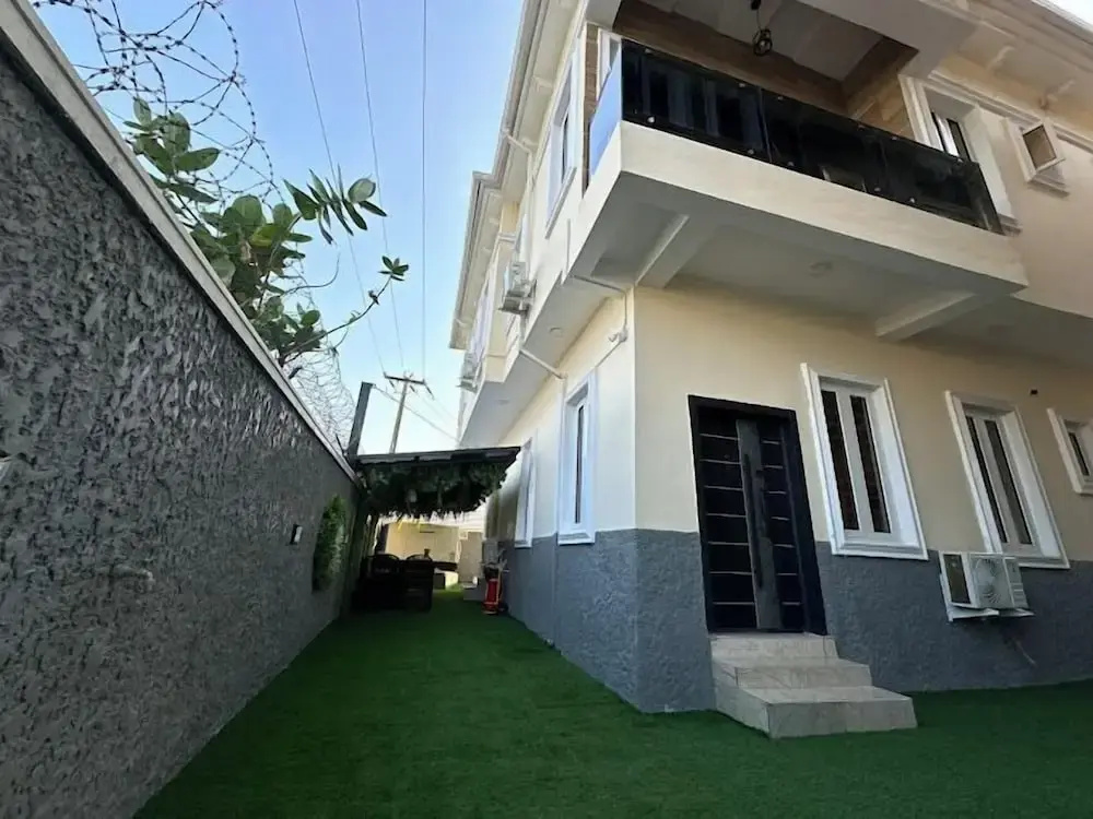 Zinq Bridge Aparments