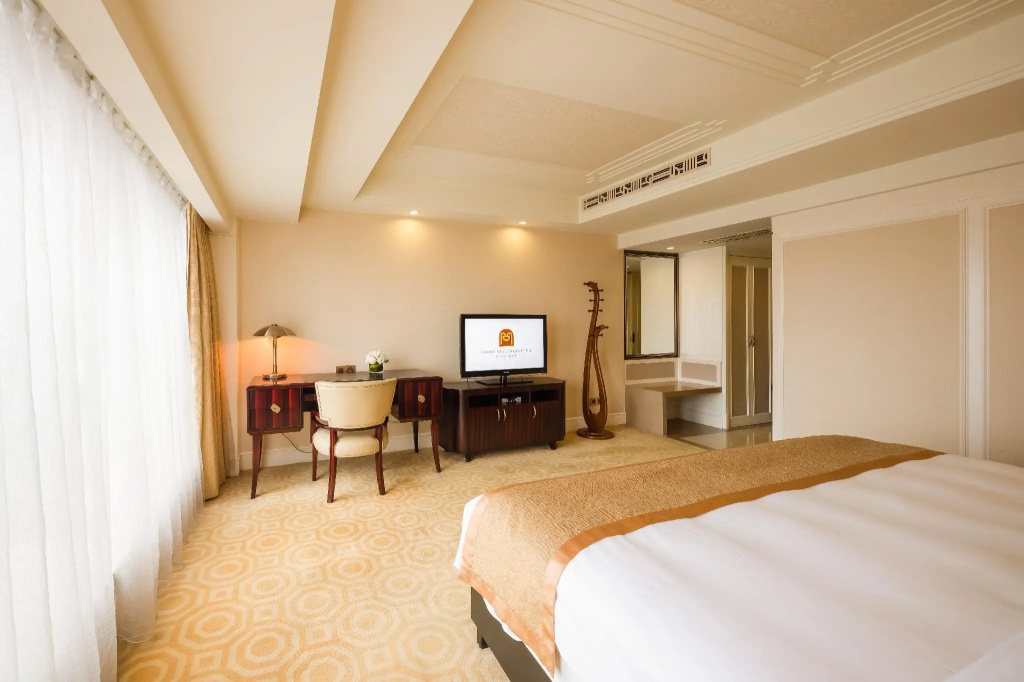 Paramount Gallery Hotel — 6