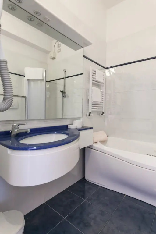 標準四人房，雙人床