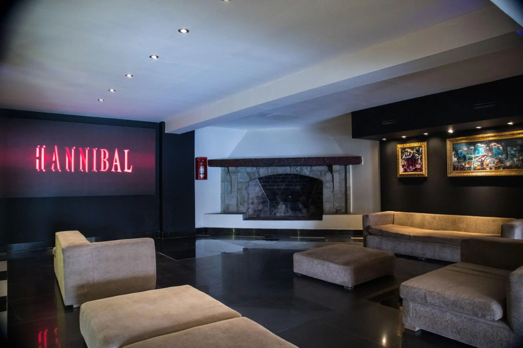 Lobby & Reception