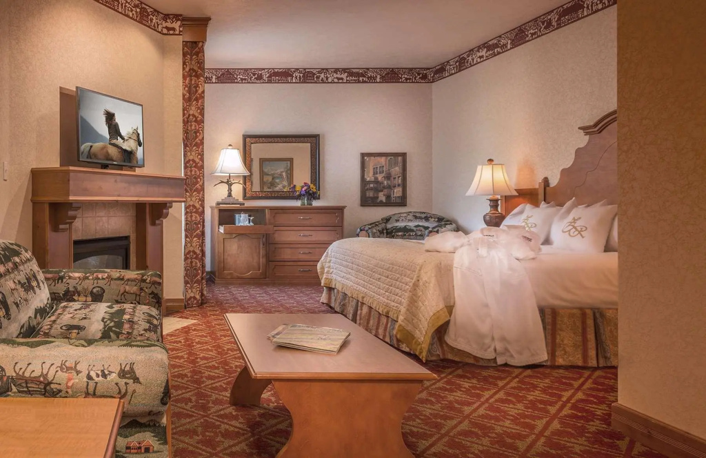 Deluxe Double Suite (full double bed)