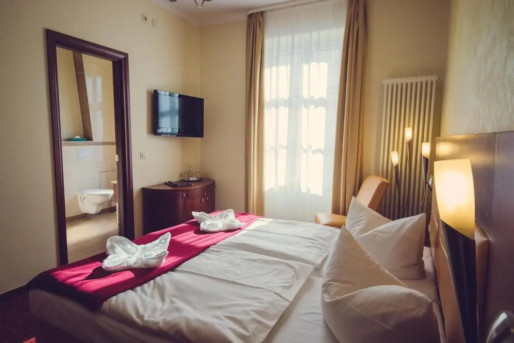 Standard Double room (full double bed)