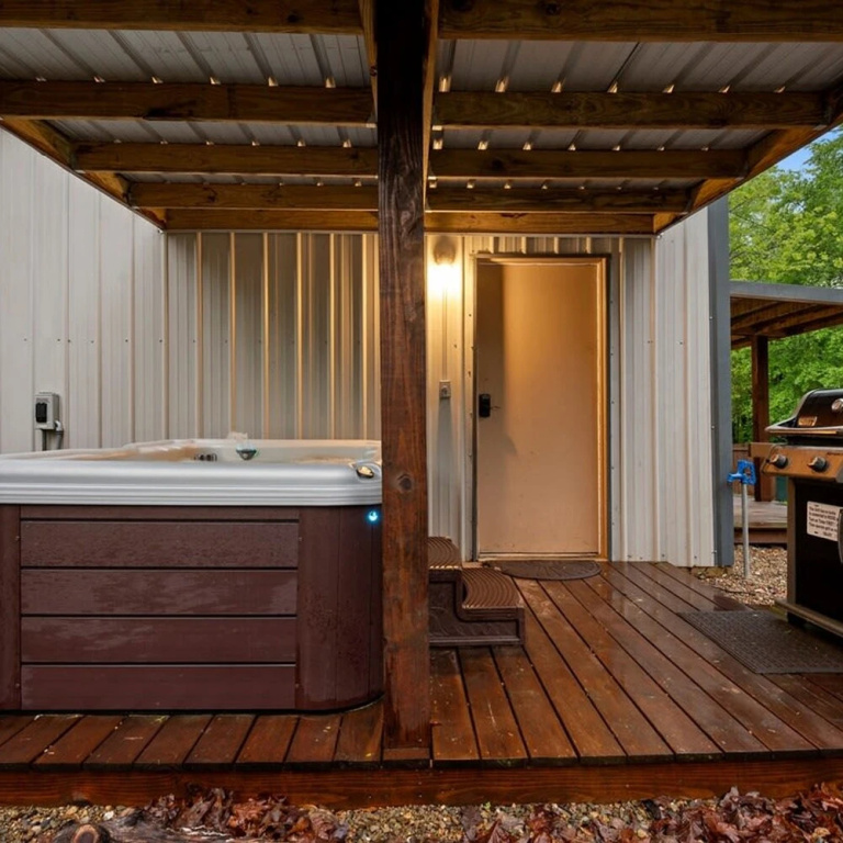 Modern Cabin in Broken Bow w Hot Tub Firepit