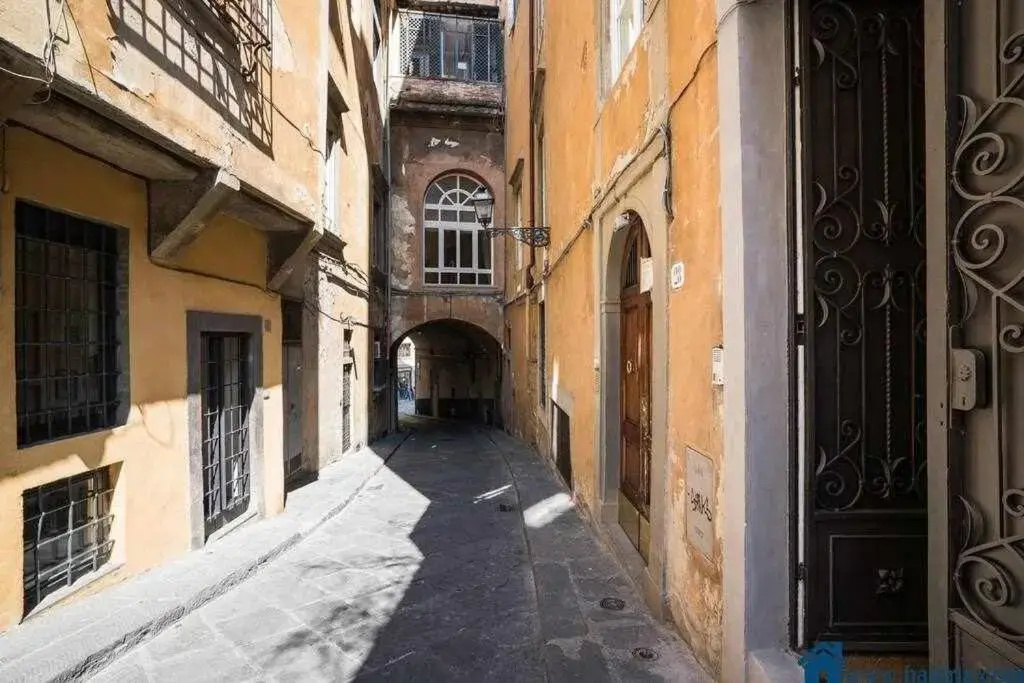 Costa De' Magnoli Apartment with Private Entrance