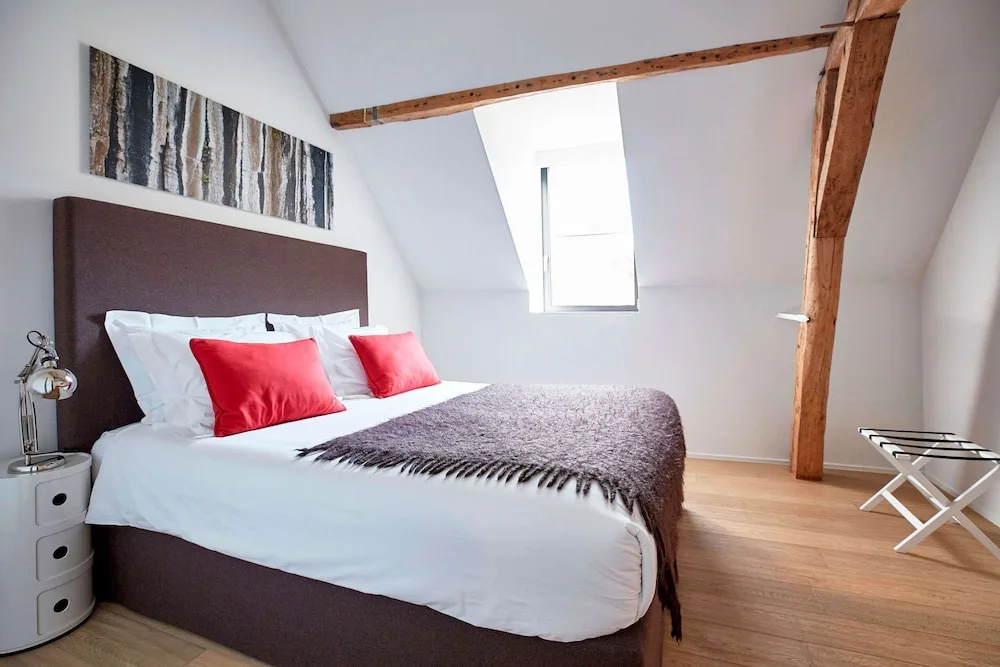 1 Bedroom Luxury Double room with river view (full double bed)