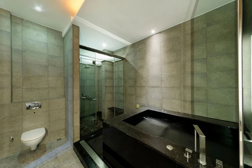 Comfort room