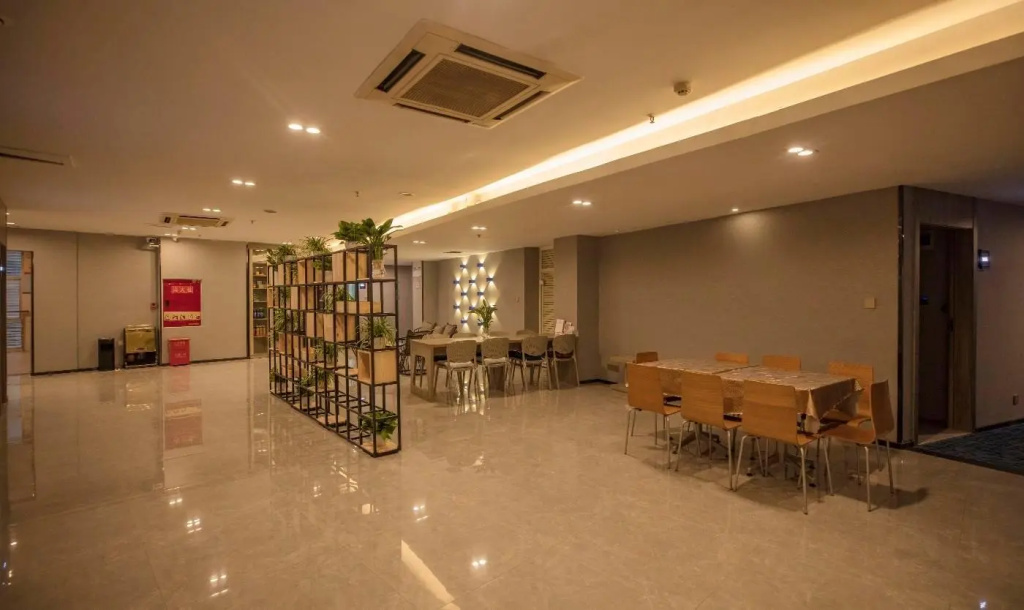 Food & Beverage