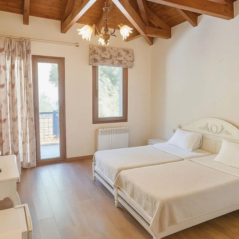 Standard Double room with balcony (full double bed)