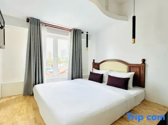 Deluxe Double room with pool view (full double bed)