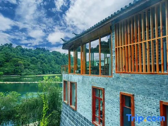 Green Artistic Conception Garden House