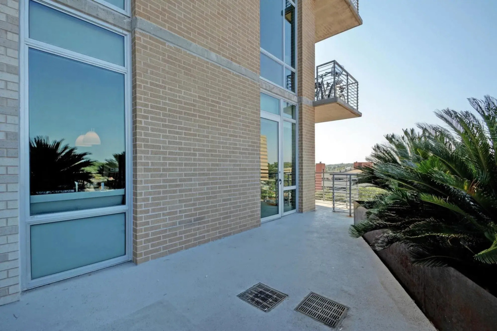 214 Barton 1Br 2Br