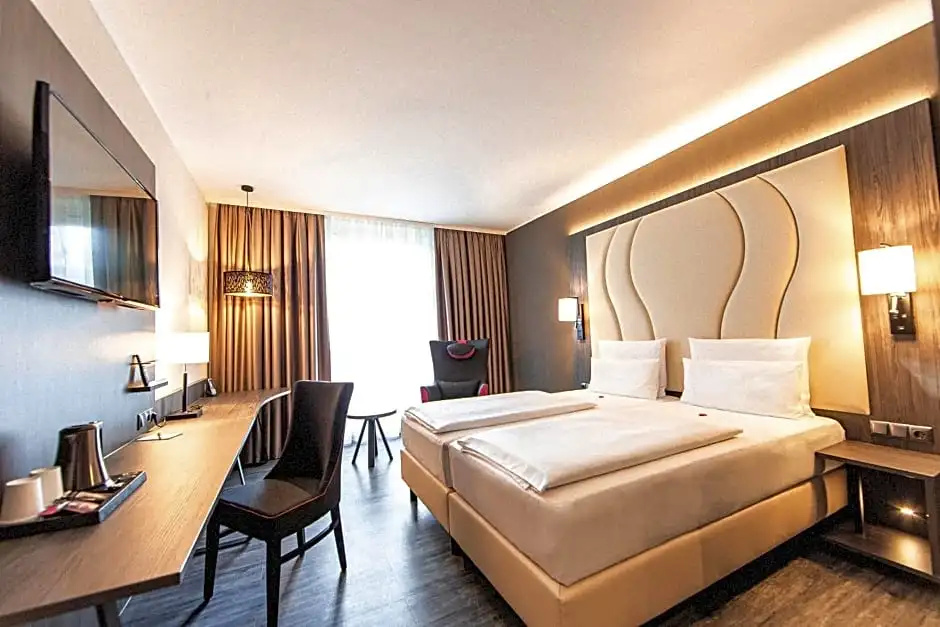 PLAZA Premium Parkhotel Norderstedt — 7