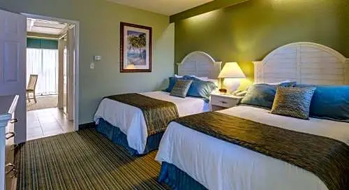 Alden Suites - A Beachfront Resort - Chambres