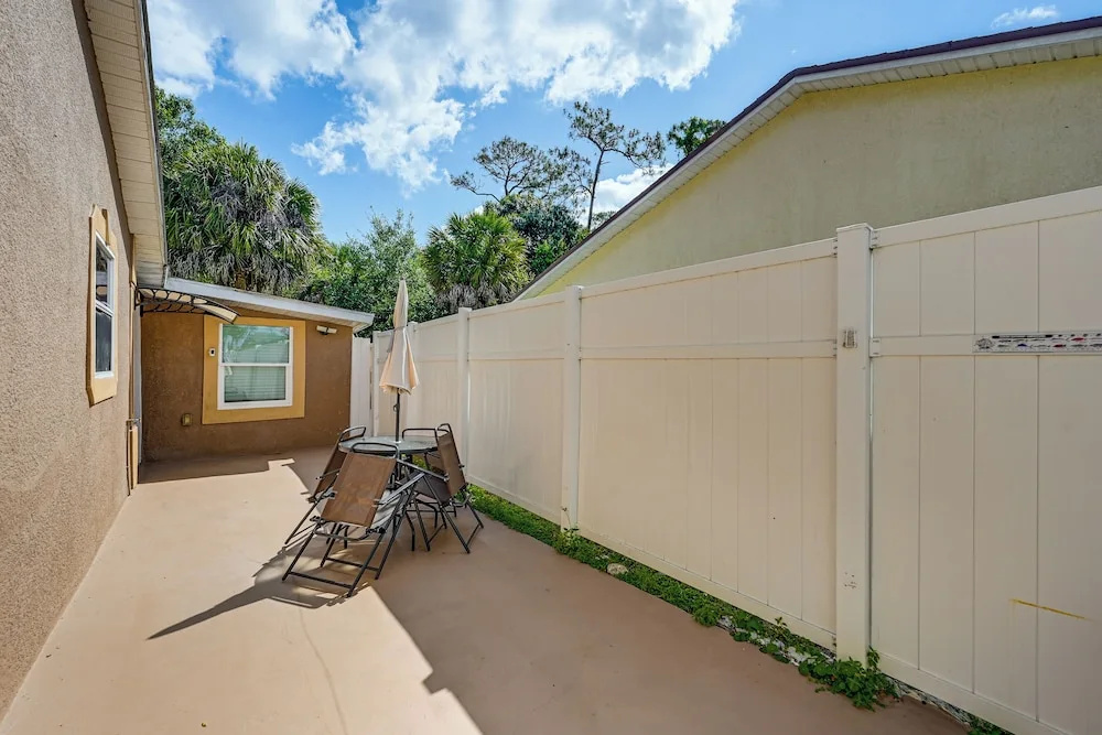 2 Mi to Public Pool! Cozy Naples Cottage w/ Patio