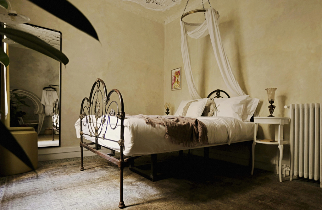 Suite Attic Antique