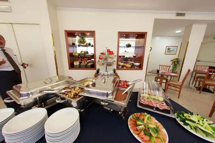 Food & Beverage
