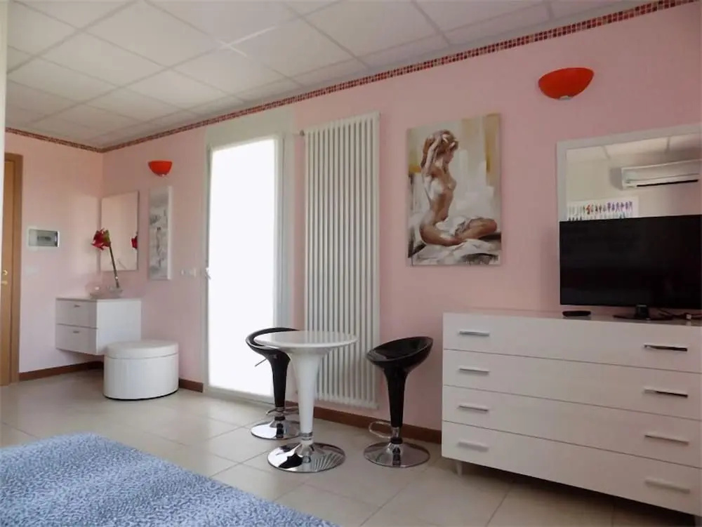 Comfort room