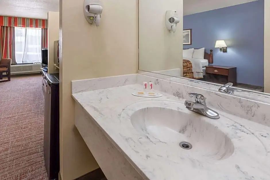 Days Inn by Wyndham Rayne/Crowley - Chambres