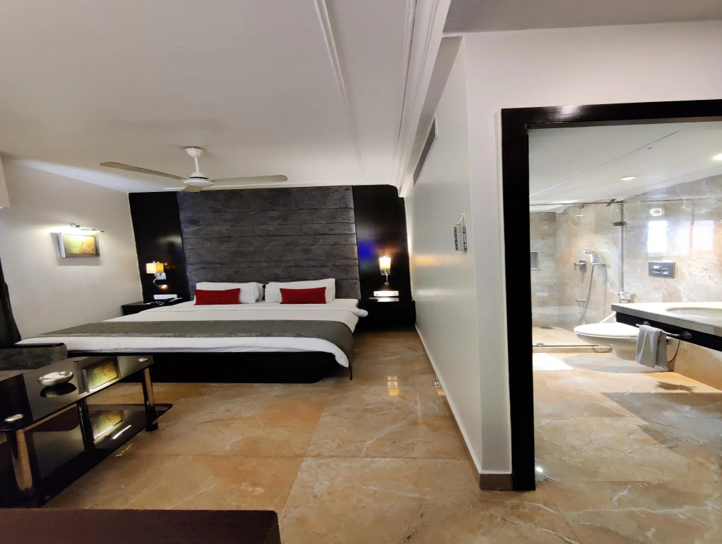 Deluxe Double room (full double bed)