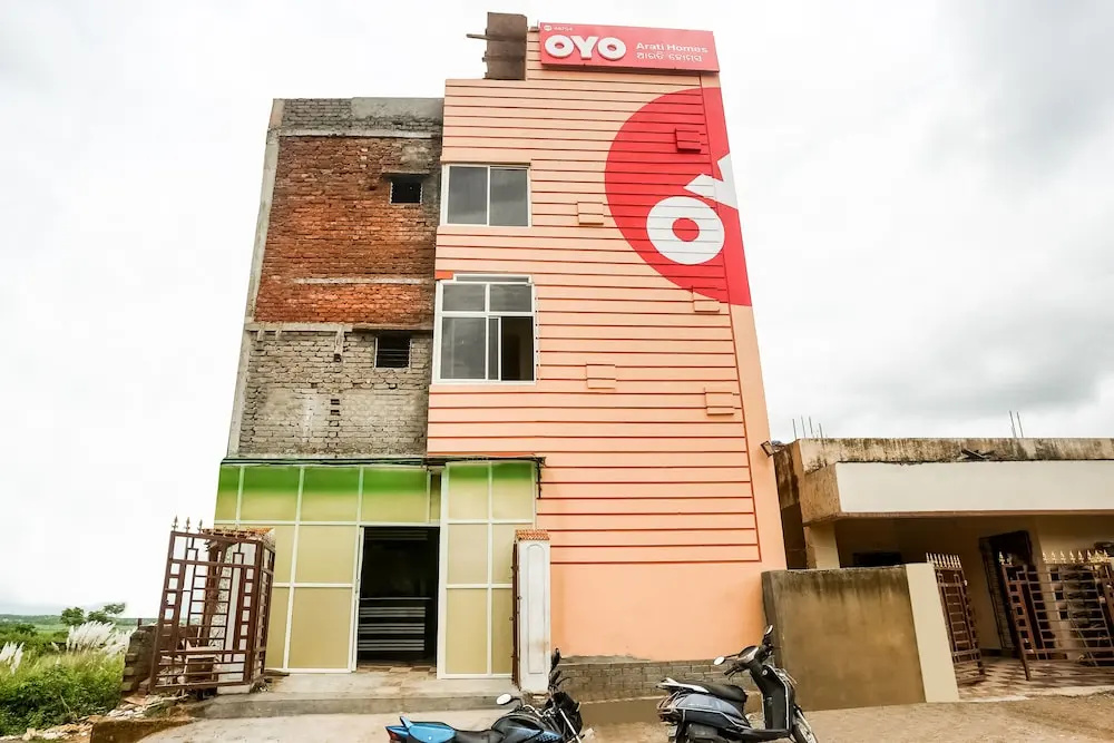 OYO 48754 Arati Homes