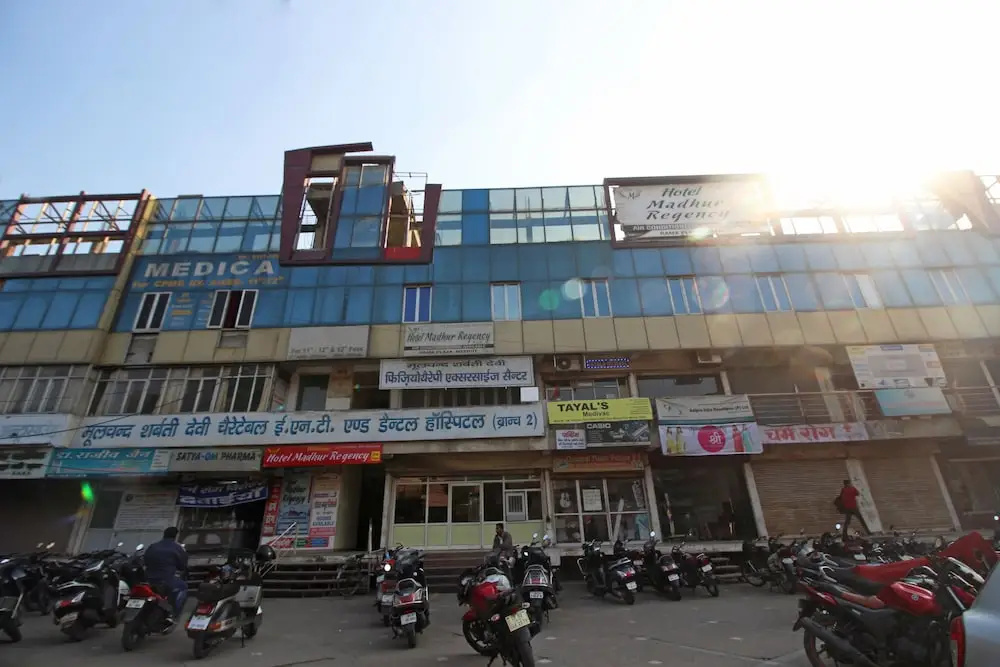 OYO 7147 Hotel Madhur Regency