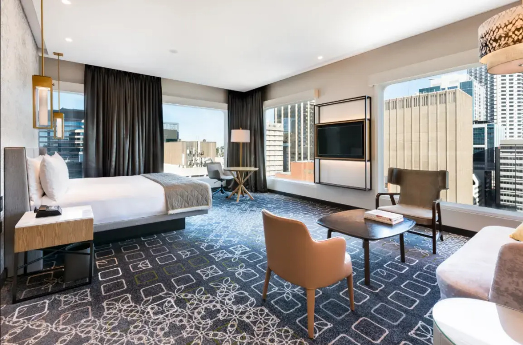 Club Junior Suite with city view