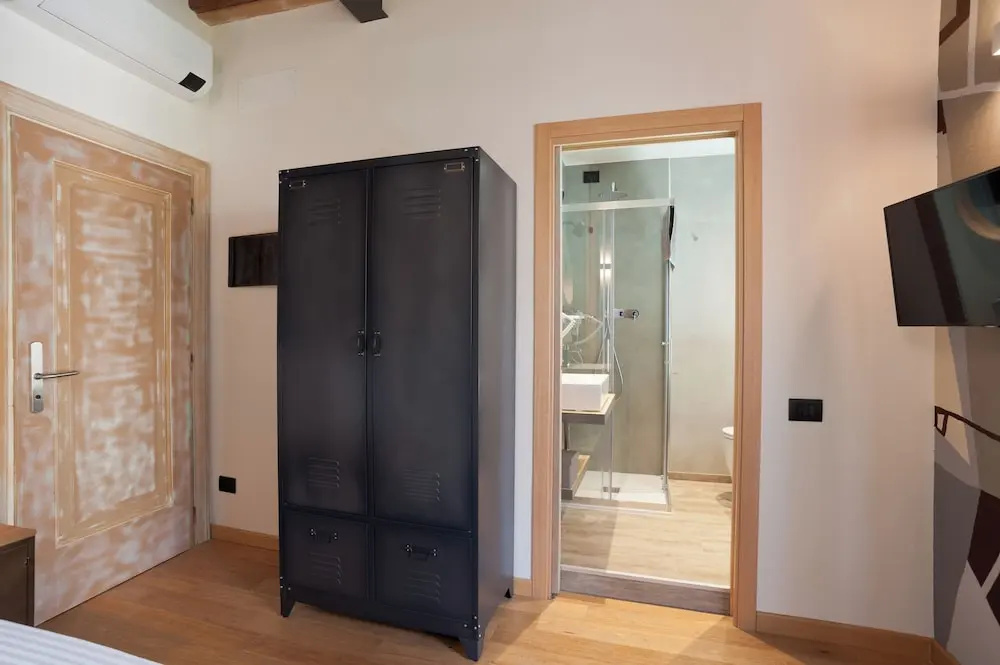 Comfort room