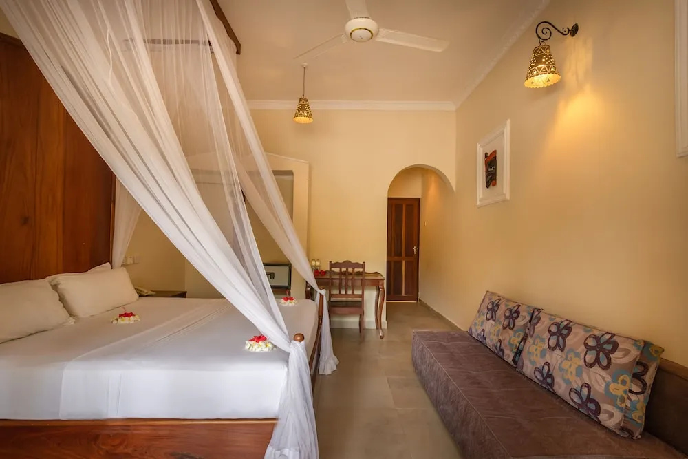 Standard Double room with balcony (full double bed)
