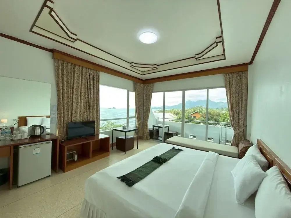 Superior Double room with balcony (full double bed)