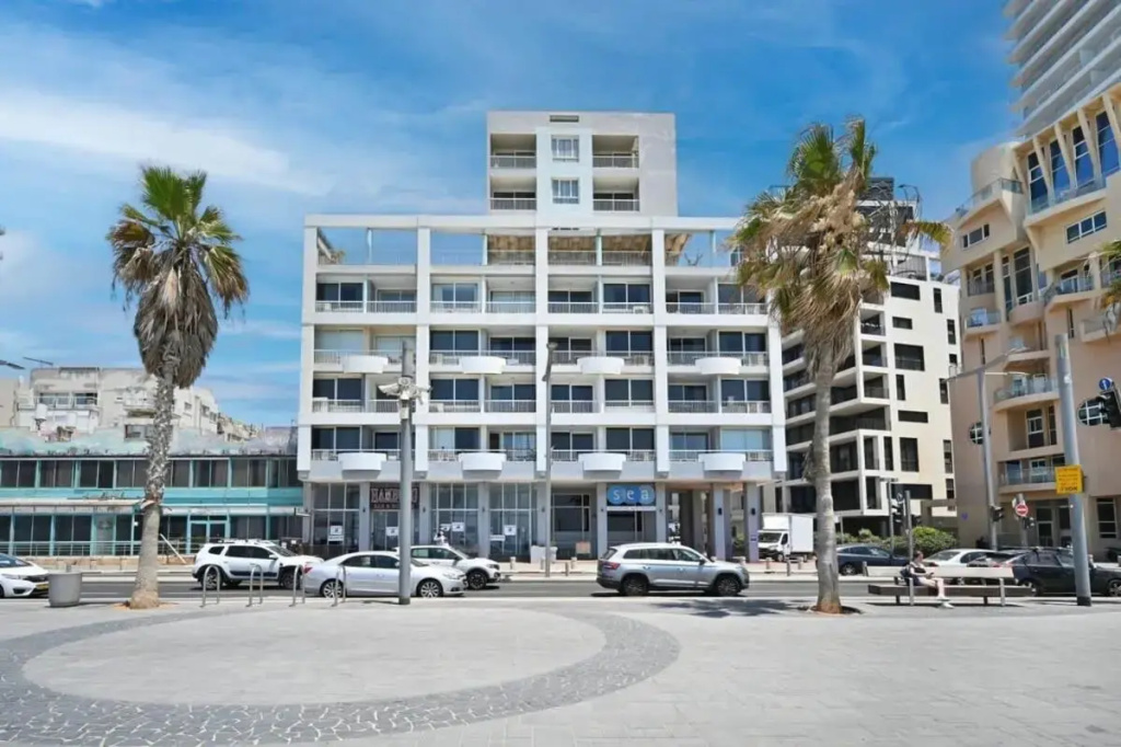 Beach Front 2BR in Sea Hotel by HolyGuest