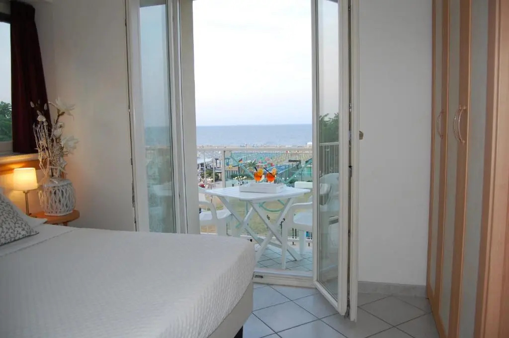 Standard Quadruple room with sea view